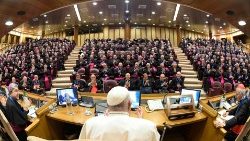 Un momento de la conversación a puerta cerrada del Papa con los obispos de la Conferencia Episcopal Italiana (20 de mayo de 2024)