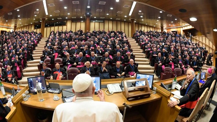 Il Papa in dialogo con la CEI su migrazioni, calo vocazioni, accorpamento diocesi
