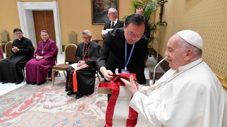 Le Pape a reçu une délégation de chrétiens de Hong Kong au Vatican, le 22 mai 2024.