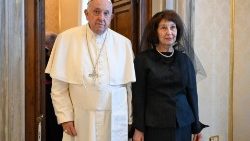Le Pape et la présidente de Macédoine du Nord, le 23 mai 2024, au Vatican.