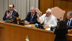 2024.05.23संत पापा फ्राँसिस ने वाटिकन में पहली ‘अंतर्राष्ट्रीय अर्थ बैठक’ में 