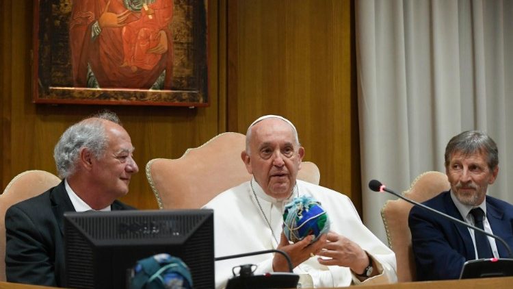 教宗出席“相遇學校”負責的“意義大學”召開的最後一天會議