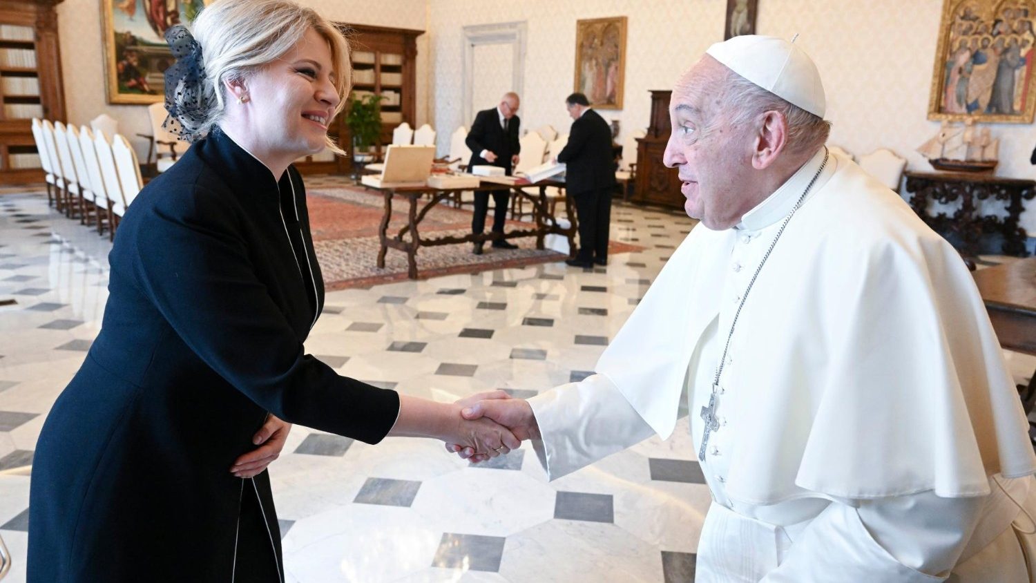Pápež a slovenský prezident diskutujú o vojne na Ukrajine