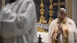 Messe et procession eucharistique en la solennité du Sang et Corps du Christ de ce dimanche 2 juin dans la basilique Saint-Jean-de-Latran.