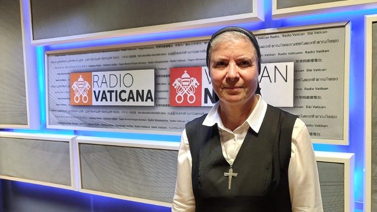Sor Marie Antoinette Saadé en los estudios de Radio Vaticano - Vatican News