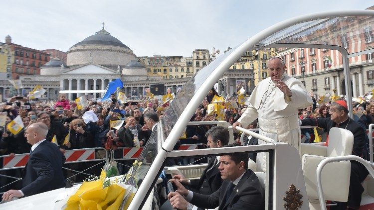 教皇フランシスコ、2015年3月のナポリ司牧訪問で