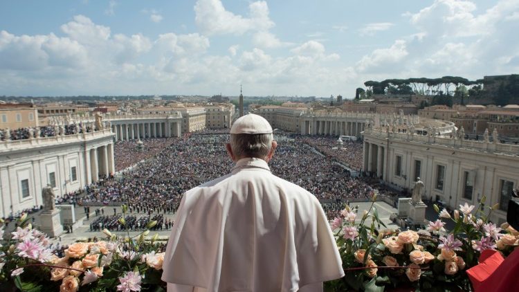 Le Pape François lors de l'Urbi et Orbi de Pâques 2016, le 16 avril. 