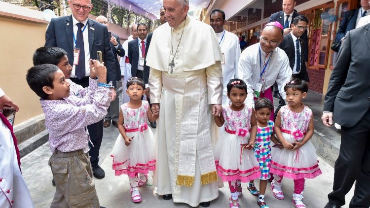 Папа Франциск во время визита в Бангладеш (2017 г.)