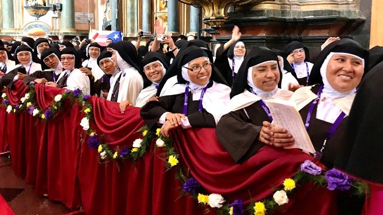 Kontemplativne sestre v pričakovanju papeža Frančiška med njegovim potovanjem v Peru 2018
