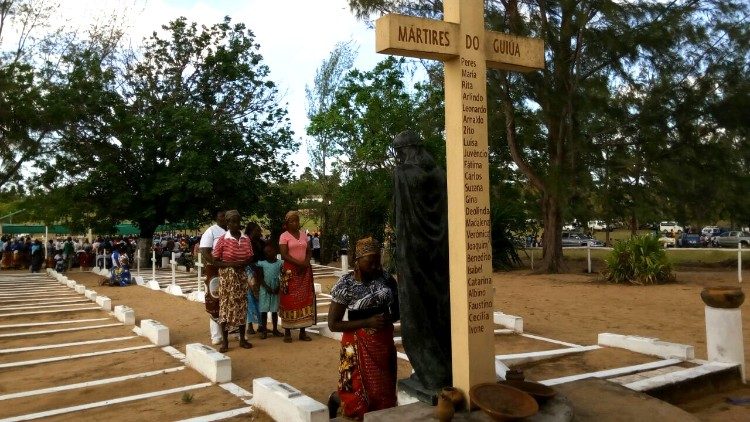 Mozambico: Croce in ricordo dei catechisti martiri di Guiúa