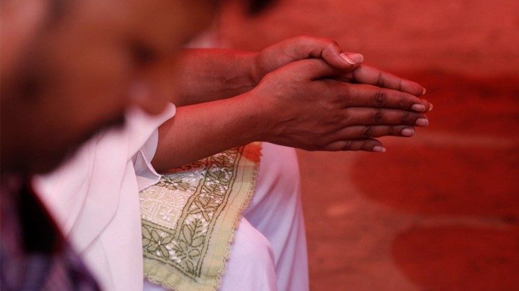 Cristiani pakistani in preghiera