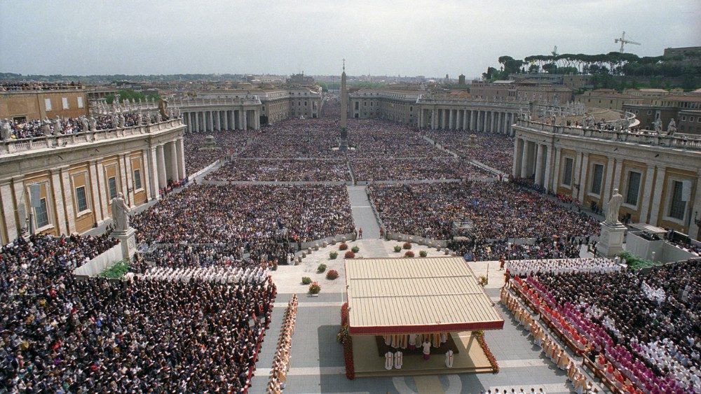 1999-05-02 Beatificazione Padre Pio in piazza San Pietro