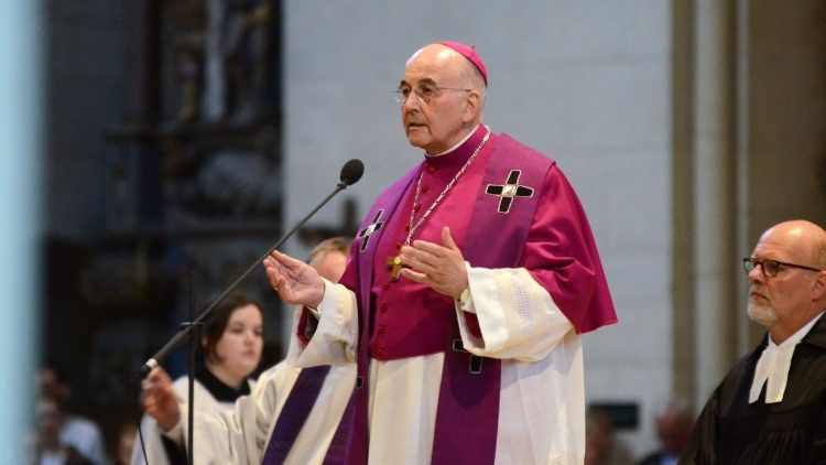 Felix Genn, der Bischof von Münster, bei seiner Predigt im Gedenkgottesdienst für die Opfer des Amoklaufes