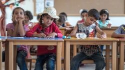 Escuela con niños sirios refugiados en el Líbano 