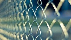 Metal-Security-Protection-Fence-Wire-Chainlink-690503.jpg