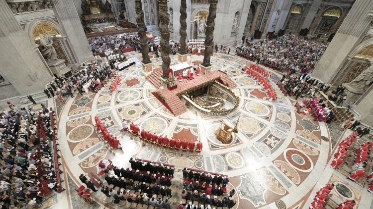 Papa Francesco presiede la messa nella Solennità di Pentecoste