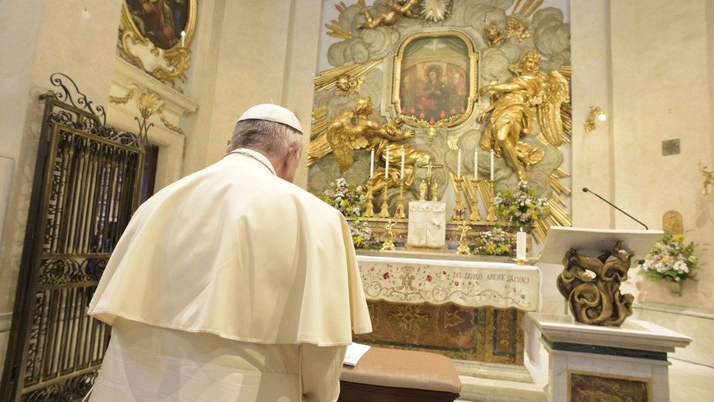 Záber z návštevy pápeža Františka v roku 2018