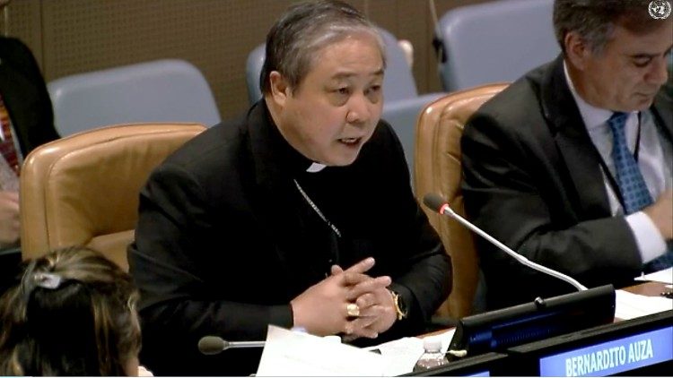 مراقب الكرسي الرسولي الدائم لدى الأمم المتحدة في نيويورك رئيس الأساقفة برنارديتو أوزا 