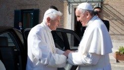 Der emeritierte Papst Benedikt (links) wird im April 95 - wir würdigen ihn mit einer Radio-Akademie