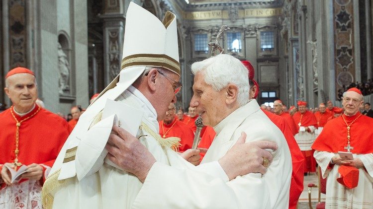 Папа Францішак і Бэнэдыкт XVI