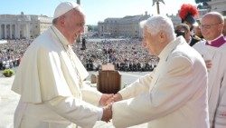 Encuentro entre el Papa Francisco y el Papa emérito Benedicto XVI