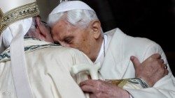 Папа Францішак і Папа на пенсіі Бэнэдыкт XVI