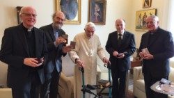 Archive photo of the winners of the 2017 Ratzinger Prize with Pope emeritus Benedict XVI and Father Federico Lombardi, President of the Ratzinger Foundation