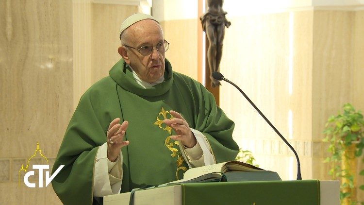 Papa Francesco nella cappella di Santa Marta, in Vaticano