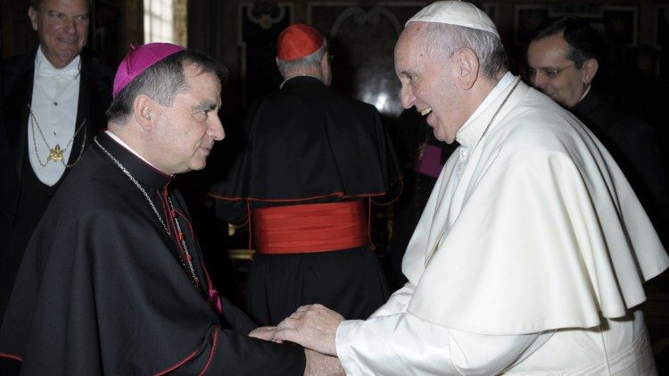 Mons. Becciu nuevo Prefecto de la Congregación para las causas de los Santos - Vatican News