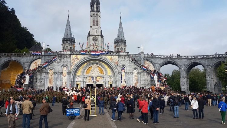 Esercito croato nel Santuario di Lourdes