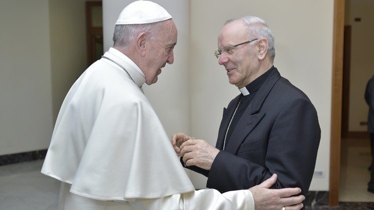 Papst Franziskus mit Bischof Galantino Nunzio