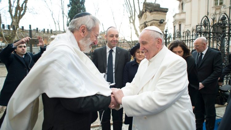 Папа Франциск під час відвідин синагоги в Римі 2016 року