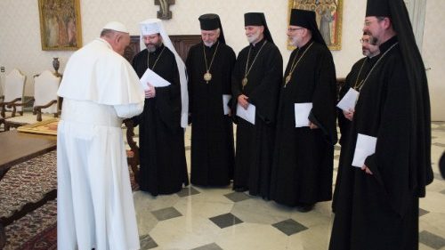 Папа сократил число иерархов с решающим голосом на синоде