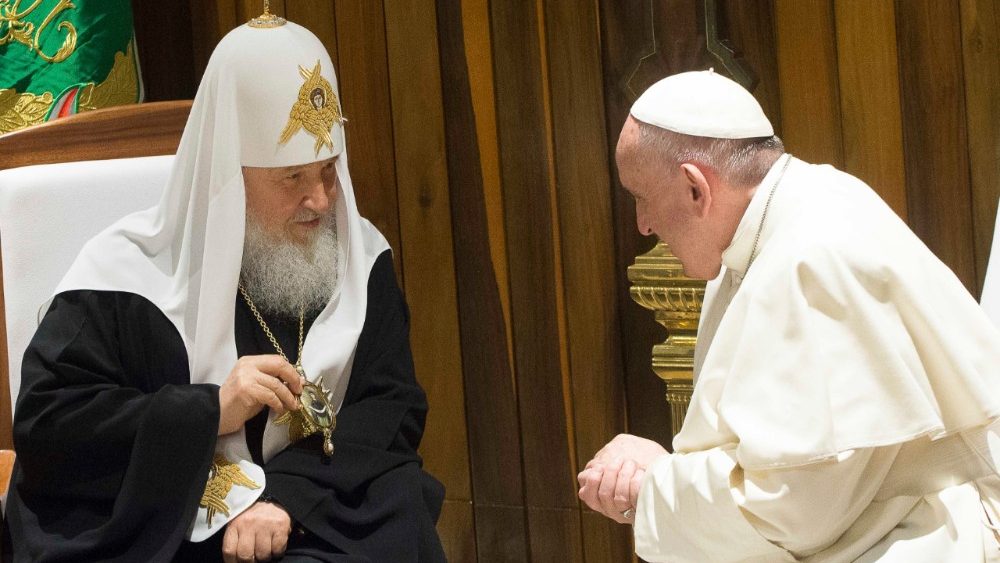 Pápež František pri historicky prvom stretnutí s patriarchom Kirillom (apoštolská cesta na Kube, dec. 2016)