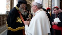 La première rencontre entre le patriarche Tawadros et le Pape François le 10 mai 2013 au Vatican. 