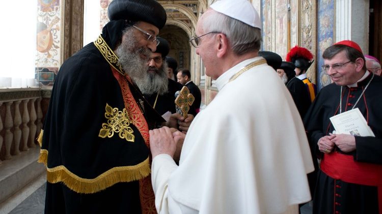 Papa Francesco e il patriarca copto ortodosso Tawadros II (foto d'archivio)