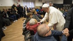 El Papa Francisco encuentra  a personas con discapacidades