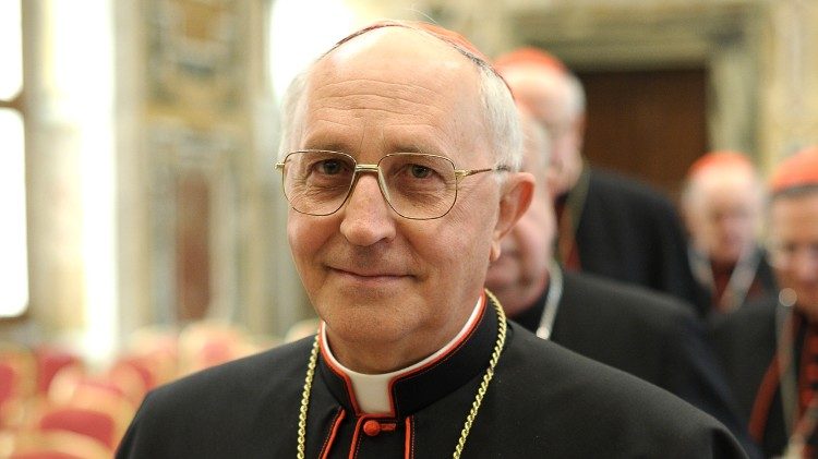 Fernando Filoni bíboros az emeritus pápa megkérdőjelezhetetlen erkölcsi és intellektuális tisztessége mellett tett tanúbizonyságot