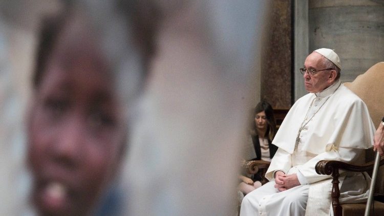 Папа падчас малітвы ў інтэнцыі міру ў Паўднёвым Судане і Конга