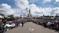 Il Santuario di Fatima, in Portogallo, ha organizzato un seminario on line sulla storia delle apparizioni e sul modo in cui milioni di pellegrini si accostano alla Vergine