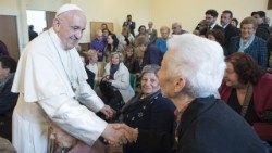 教皇フランシスコとお年寄りたち