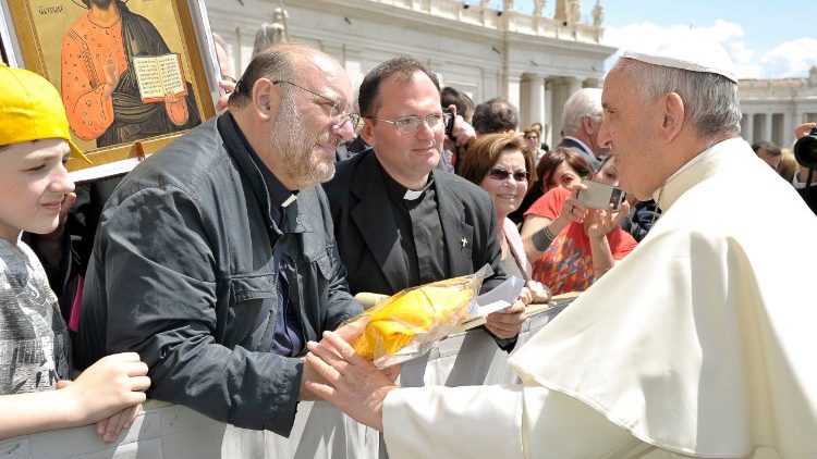 Don Fortunato Di Noto a členové sdružení Meter s papežem Františkem