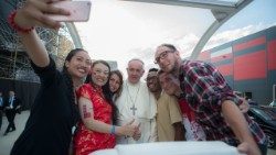 البابا فرنسيس: اليوم العالمي للشباب حدث نعمة يساعد الشباب لكي يحلموا وينظروا إلى أبعد  