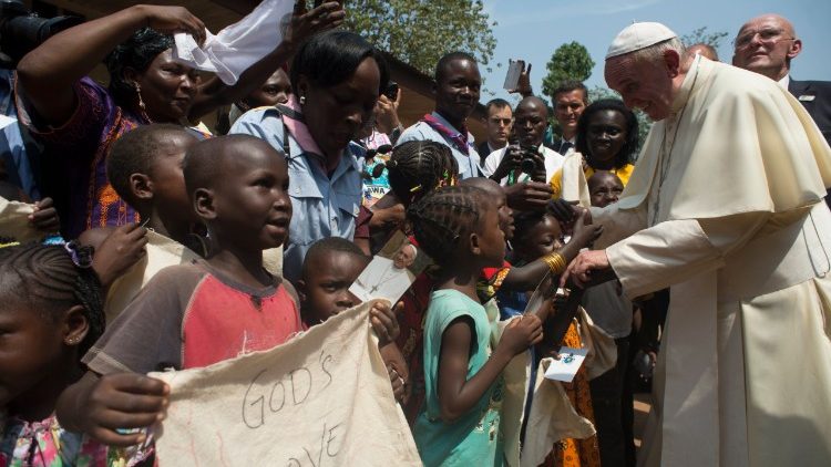 Papa Francisco e crianÃ§as africanas