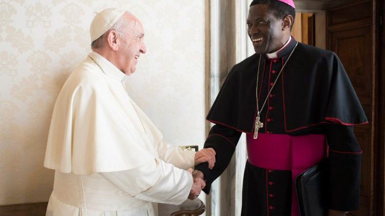 2018.01.04 Pape François et  Mgr Protase Rugambwa 