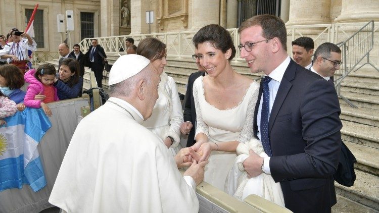 Papież do małżonków: odkrywajcie radość ze wspólnej drogi