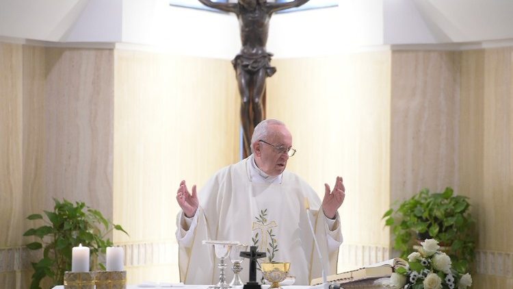 Le Pape François célébrant la messe du 15 mai 2018 à la Maison Sainte-Marthe.