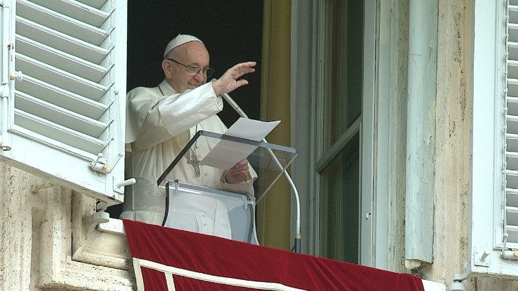 Le Pape François lors de la prière du Regina coeli du 15 avril 2018.