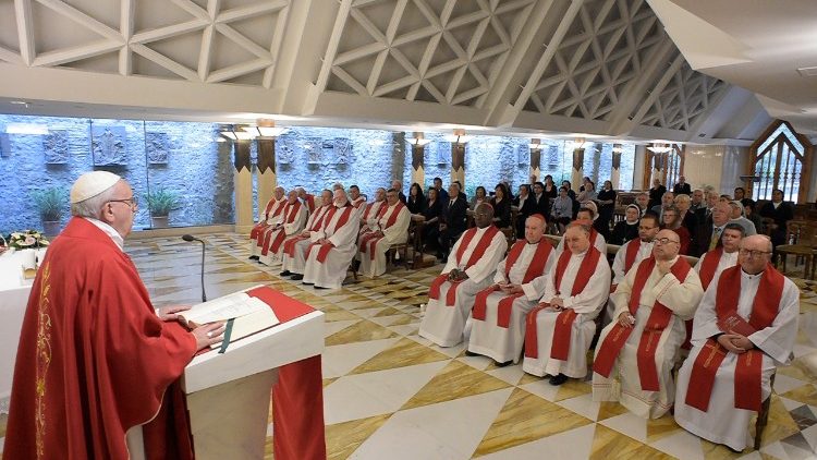 Popiežiaus Pranciškaus aukoja Mišias Šv. Mortos namų koplyčioje birželio 11 d.