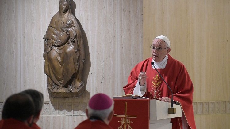  Papa kremton Meshën në Shën Martë